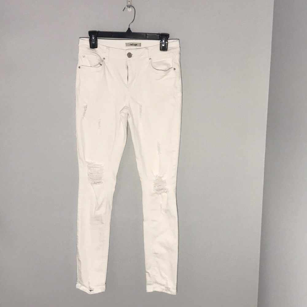 white distressed skinny jeans